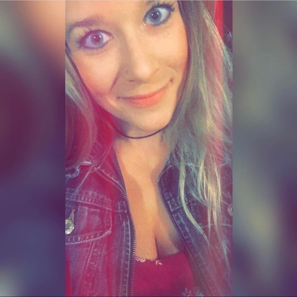 Meet your Posher, Michelle - Picture 1 of 1